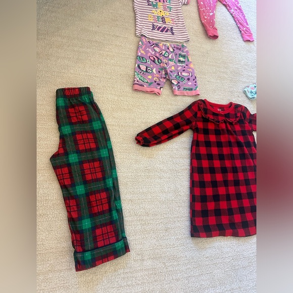 Lot of girls 2T pajamas bundle - 13 pieces - Picture 3 of 9